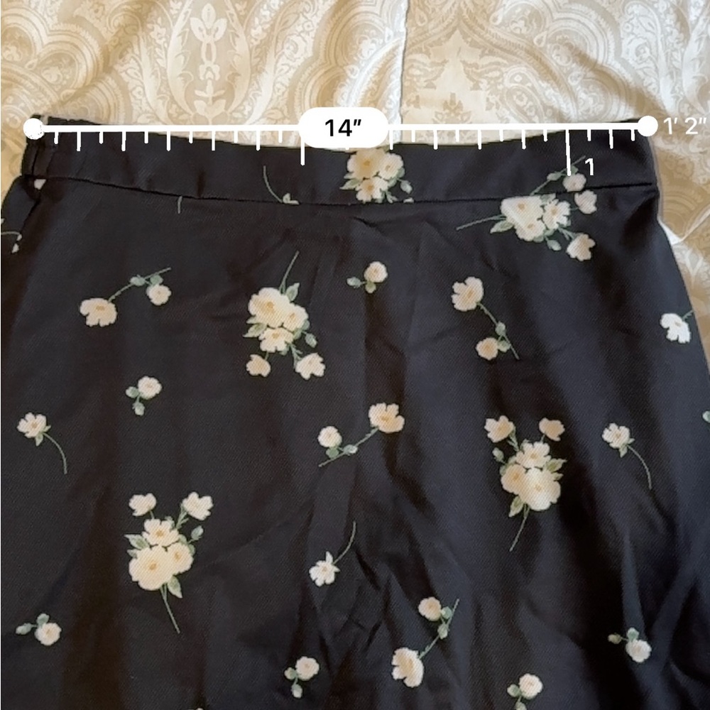Black floral skirt - Picture 5 of 5
